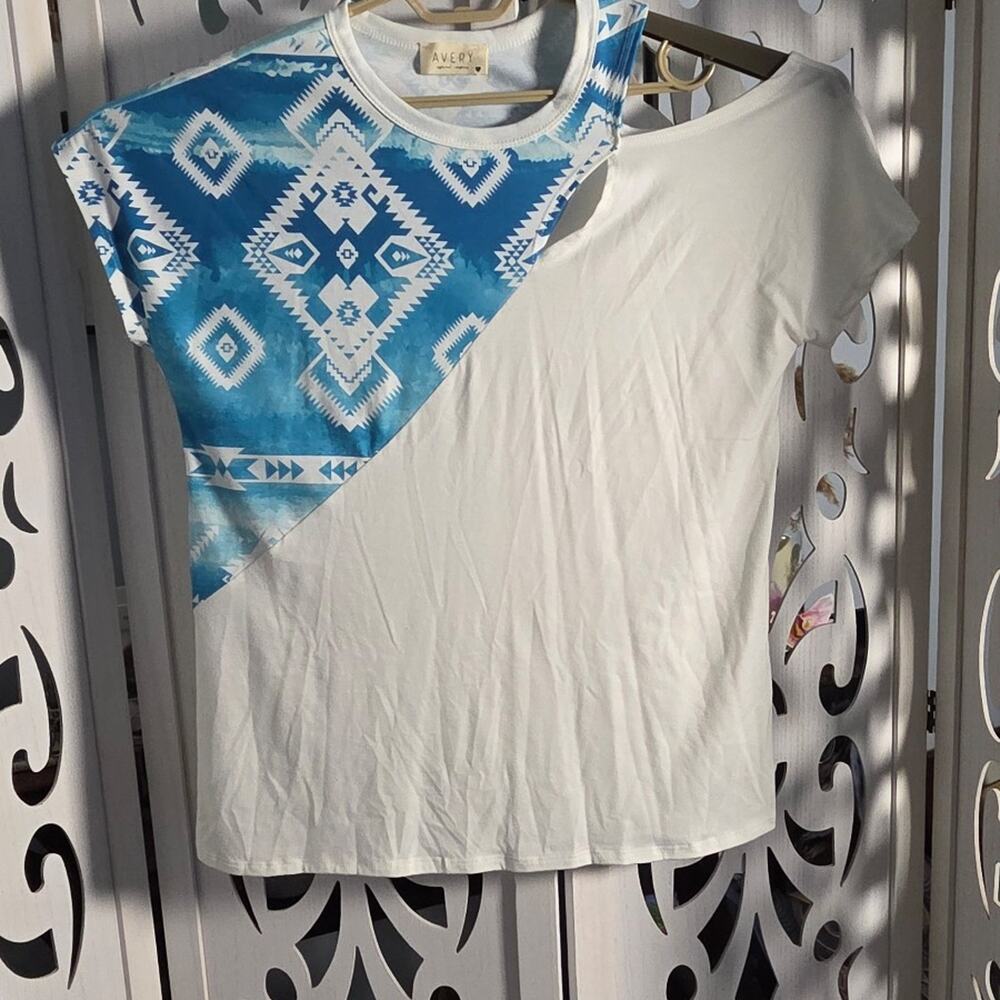 Avery Apparel Cold Shoulder Top Small Blue Aztec Geometric Print White Tunic